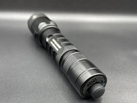 Водонепроникний, протиударний ліхтар Nitecore P20 UV Т