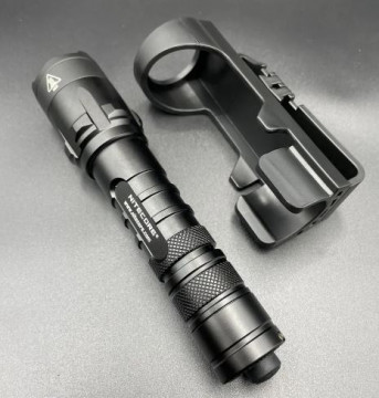 Водонепроникний, протиударний ліхтар Nitecore P20 UV Т