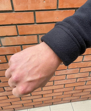 ЧОЛОВІЧА ФЛІСОВА ТЕРМОБІЛИЗНА ЧОРНОГО КОЛЬОРУ