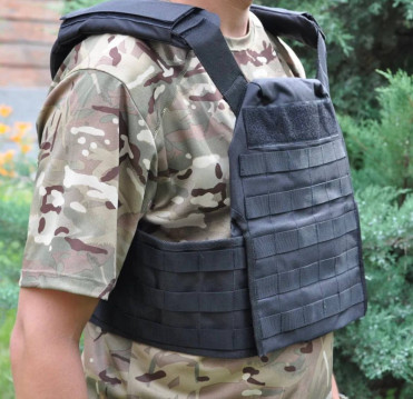 Універсальна регульована плитоноска чорного кольору, без плит