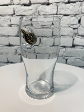 Пивний келих з інкрустованою гранатою-лимонкою із латуні