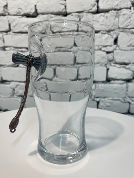 Пивний бокал з інкрутованою сокирою із латуні