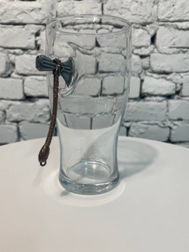 Пивний бокал з інкрутованою сокирою із латуні