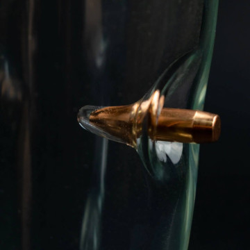 Чашка зі справжньою кулею 7.62 мм