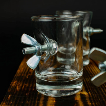 Чарка з болтом та баранцем