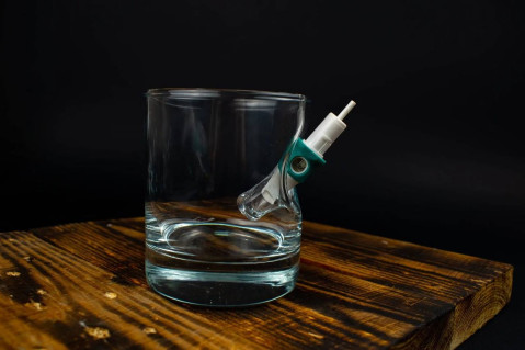 Склянка з голкою для тату