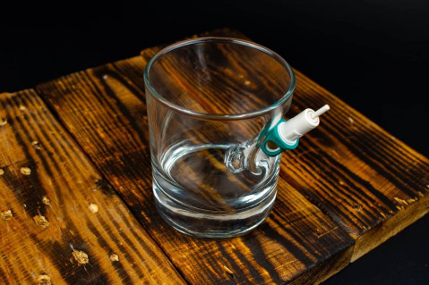 Склянка з голкою для тату