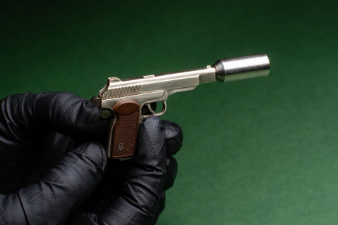 Мініатюрна cтріляюча модель пістолета Стєчкіна АПС з ракетницею в масштабі 1:4