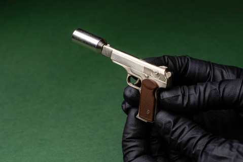 Мініатюрна cтріляюча модель пістолета Стєчкіна АПС з ракетницею в масштабі 1:4