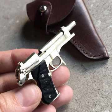 Мініатюрна cтріляюча модель пістолета Beretta 92FS в масштабі 1:4