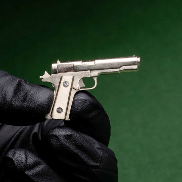 Мініатюрна стріляюча модель пістолета Colt 1911 в масштабі 1:6