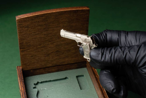 Колекційна модель пістолета Desert Eagle