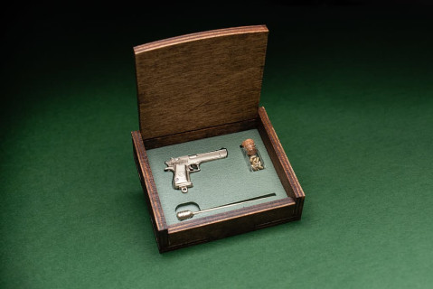 Колекційна модель пістолета Desert Eagle