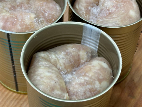 Консервовані Курячі Ковбаски - Смачна М'ясна Консерва До Вашого Столу