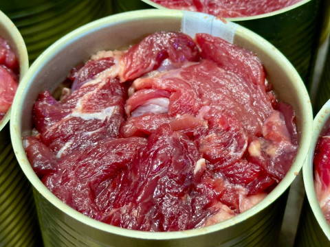 Консерва Яловича Тушкованка Першого Сорту - Розігрій Та Їж