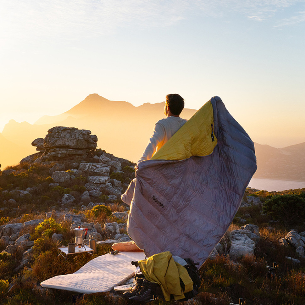 Спальник з натуральним пухом Naturehike CW700 CNK2450WS048, p-р M, жовто-сірий