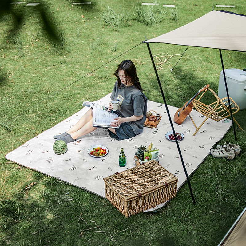 Килимок для пікніка водостійкий Naturehike CNK2300DZ019, 180×200 см, бежевий з принтом