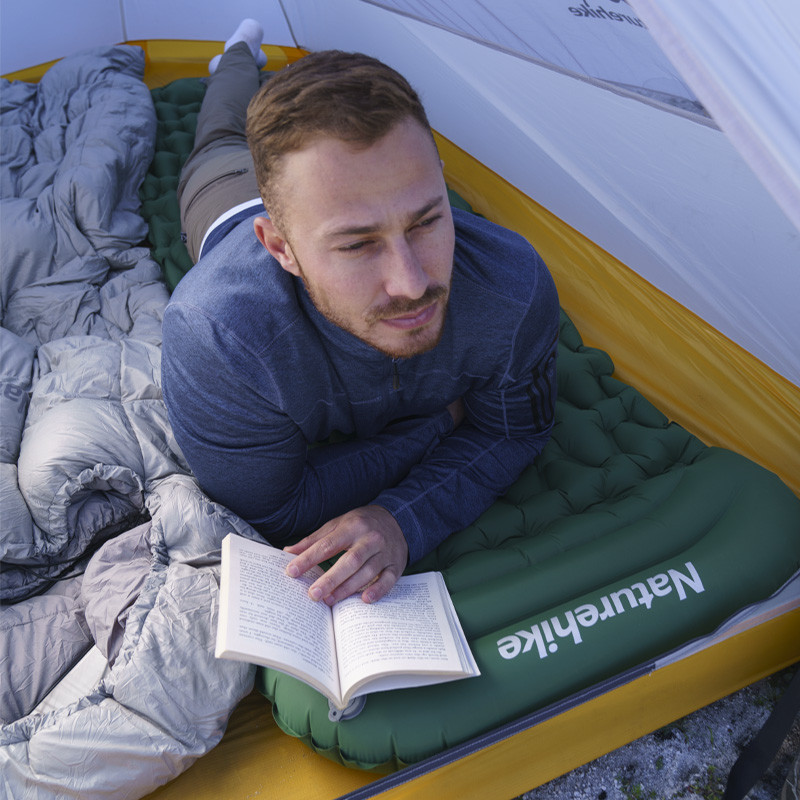Матрац туристичний водонепроникний одномісний  Naturehike CNK2300DZ0001, 198x59x6.5 см, темно-зелений із вбудованою помпою для надування