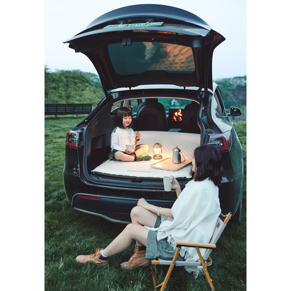 Матрац автомобільний кемпінговий двомісний Naturehike CNK2450WS010, 197х134х6,5 см світлий із вбудованою помпою для надування