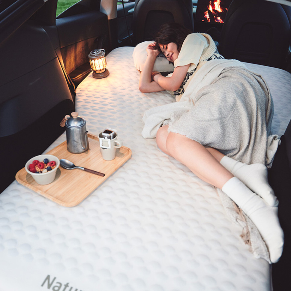 Матрац автомобільний кемпінговий двомісний Naturehike CNK2450WS010, 197х134х6,5 см світлий із вбудованою помпою для надування