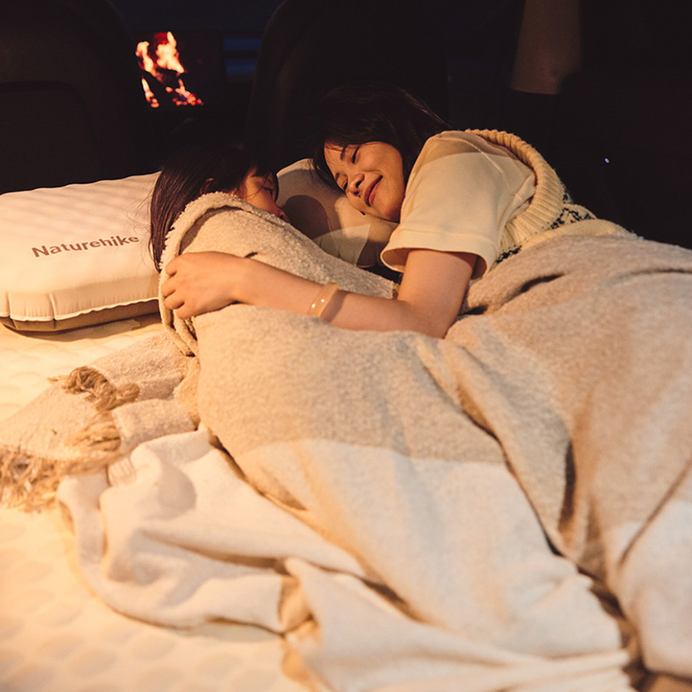 Матрац автомобільний кемпінговий двомісний Naturehike CNK2450WS010, 197х134х6,5 см світлий із вбудованою помпою для надування