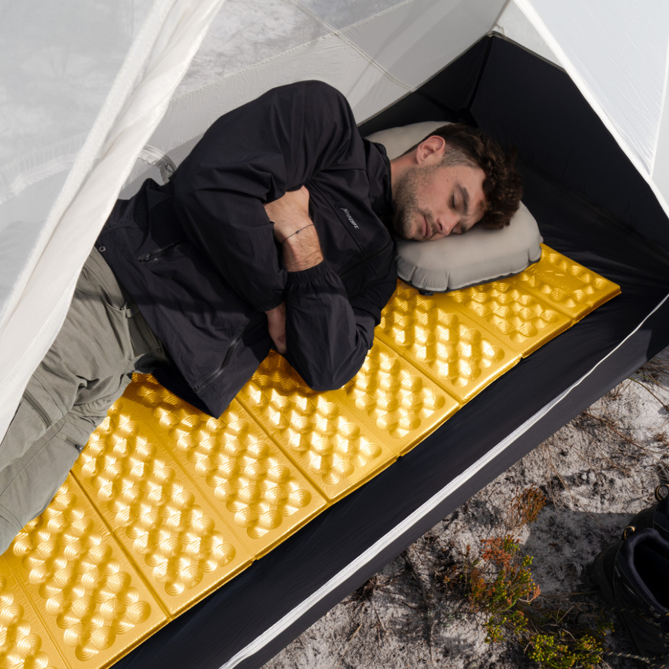 Килимок складний IXPE Naturehike CNK2550WS030, алюмінієва плівка, 18 мм, медово-золотий