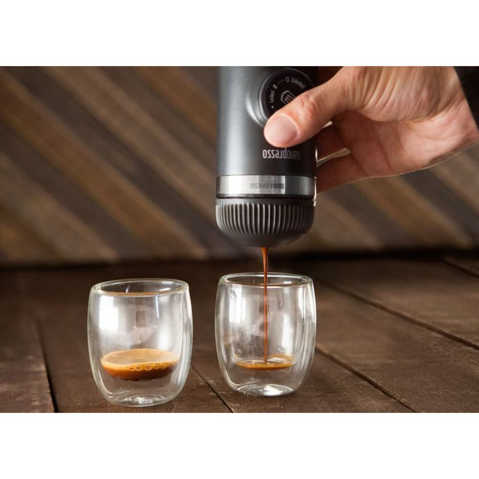 Портативна еспресо-кавоварка Wacaco Nanopresso сіра з чохлом, механічна, для меленої кави