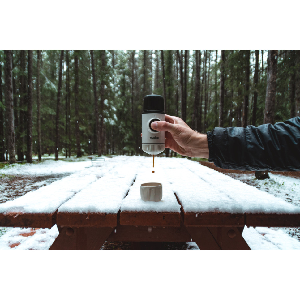 Портативна еспресо-кавоварка Wacaco Nanopresso біла з чохлом, механічна, для меленої кави