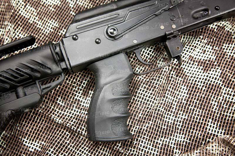 Рукоятка пистолетная LHB AG-47 для AK 47/74 (охот. верс.). Материал - пластик. Цвет - черный