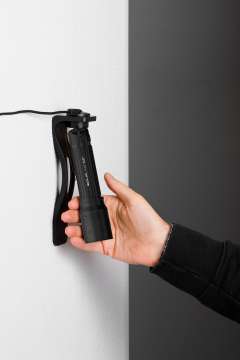 Ліхтар Solidline ST8R, заряджається, з бездротовою зарядкою та настінним кріпленням, 600/250/10, блістер