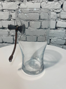 Пивний бокал з інкрутованою сокирою із латуні