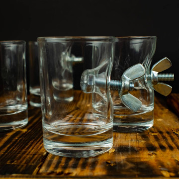 Чарка з болтом та баранцем