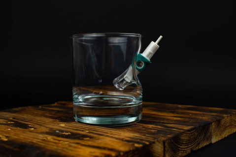 Склянка з голкою для тату