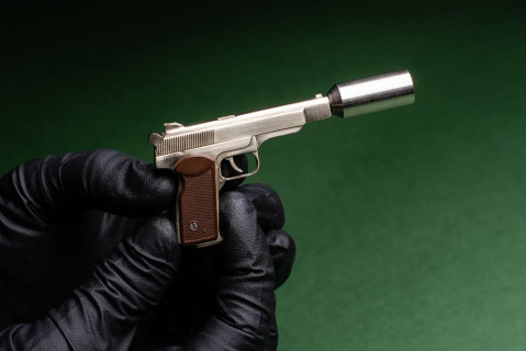 Мініатюрна cтріляюча модель пістолета Стєчкіна АПС з ракетницею в масштабі 1:4