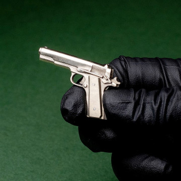 Мініатюрна стріляюча модель пістолета Colt 1911 в масштабі 1:6