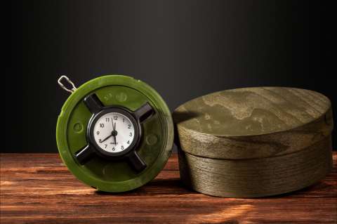 Годинник в корпусі міни ПМН