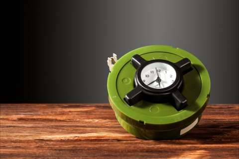 Годинник в корпусі міни ПМН