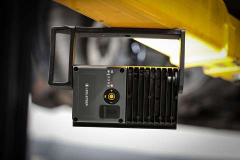 Ліхтар-прожектор LedLenser IF4R з функцією PowerBank, заряджається, 2500/1000/200